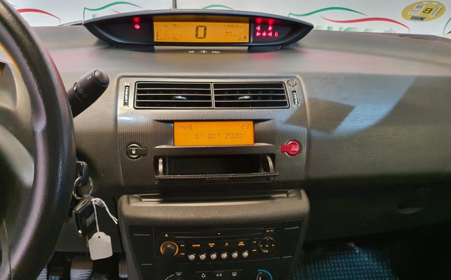 Citroen C4 1.6 Gasolina VTR 110cv (10)