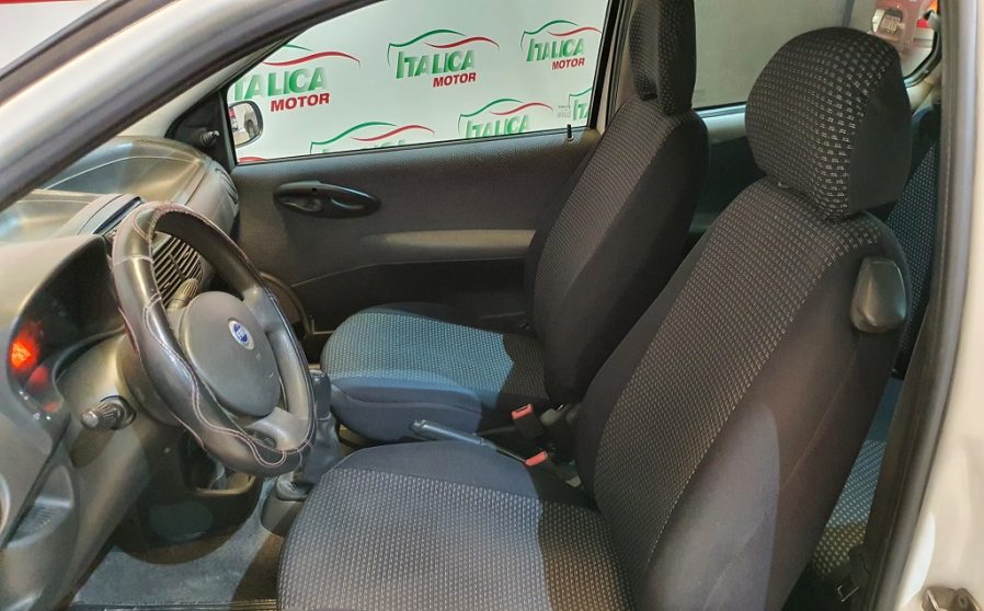 Fiat Punto 1.3 Diesel 70cv 3p (7)