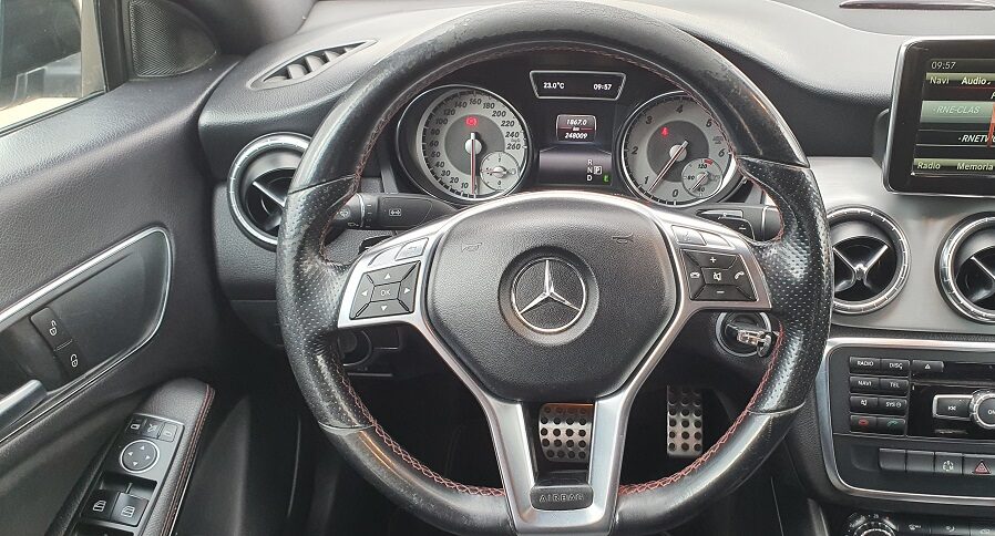 Mercedes-Benz CLA-Klasse CLA 220 d AMG Line 170cv (15)