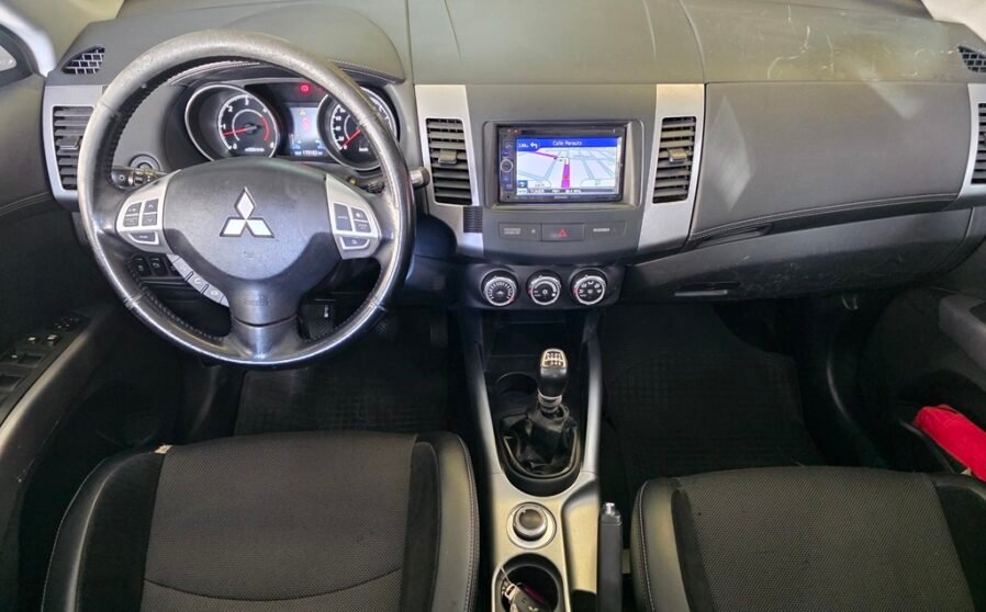 Mitsubishi-Outlander-2.2-DI-D-Motion-4WD-10-898x558-1