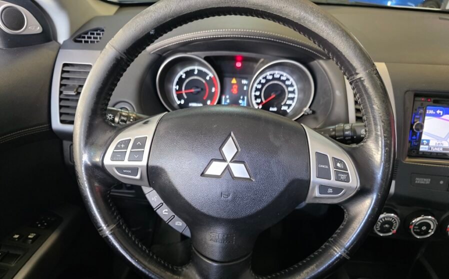 Mitsubishi-Outlander-2.2-DI-D-Motion-4WD-11-898x558-1