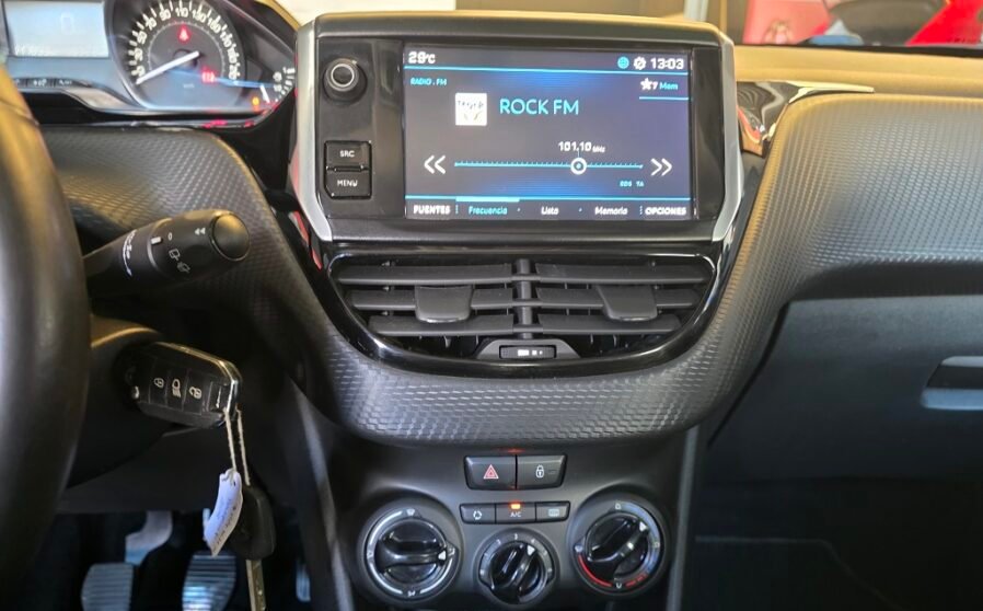 Peugeot-208-1.2-e-VTi-Style-82cv-13-898x558-1