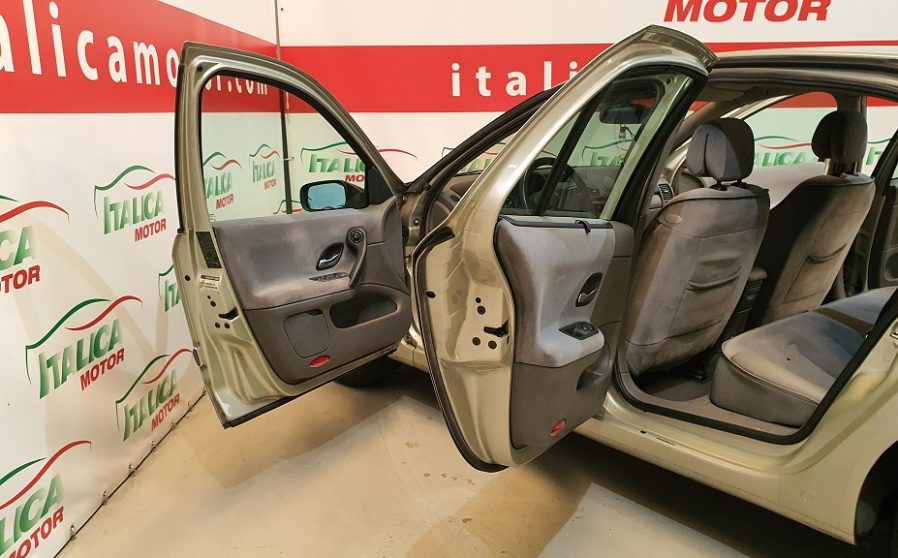 Renault Laguna 2.0 Privilege 135cv automatico (5)