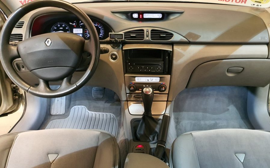 Renault Laguna 2.0 Privilege 135cv automatico (8)