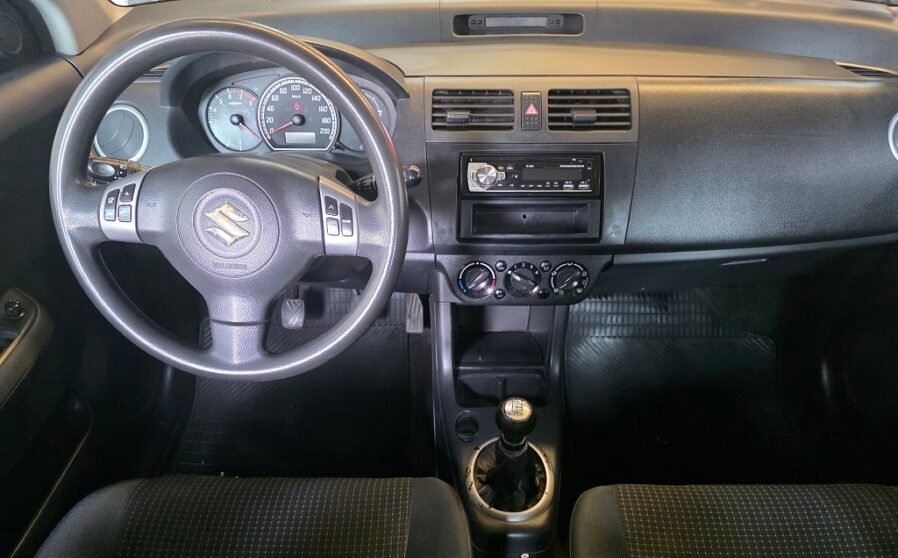 Suzuki-Swift-1.3-GL-92cv-5p-12-898x558-1