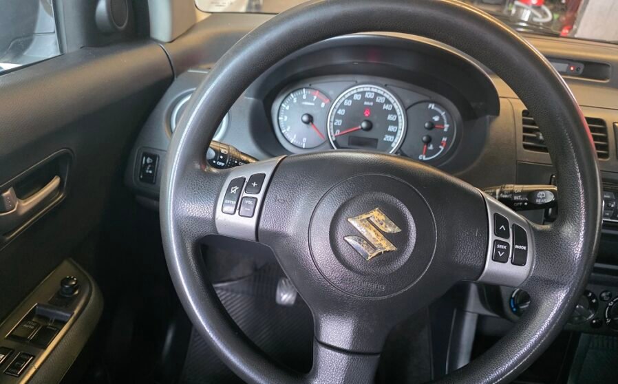 Suzuki-Swift-1.3-GL-92cv-5p-13-898x558-1